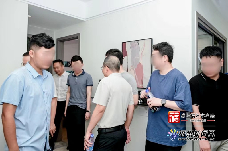 板房国庆开放 众多市民前往参观K8凯发天生赢家滨海双龙新居样(图2)