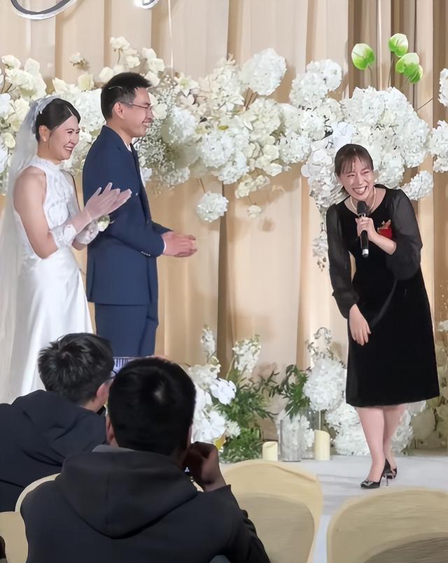 州参加15年好友婚礼用河南话送祝福：中凯发k8国际登录石川佳纯来中国了！到郑(图2)