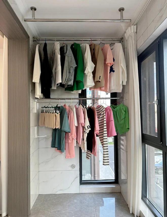 ！学学有钱人这样装太聪明了等我买房了阳台也不要晾衣杆(图3)